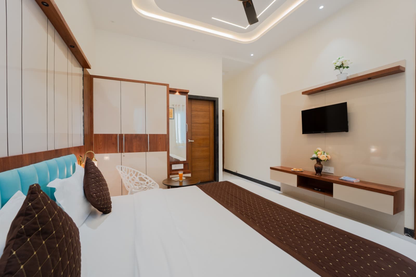 (3) Sunrise Royal Suite