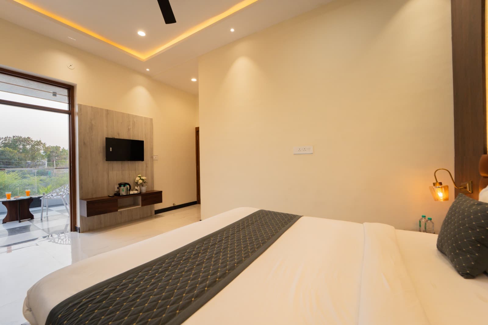 (6) Mountain Whisper Suite